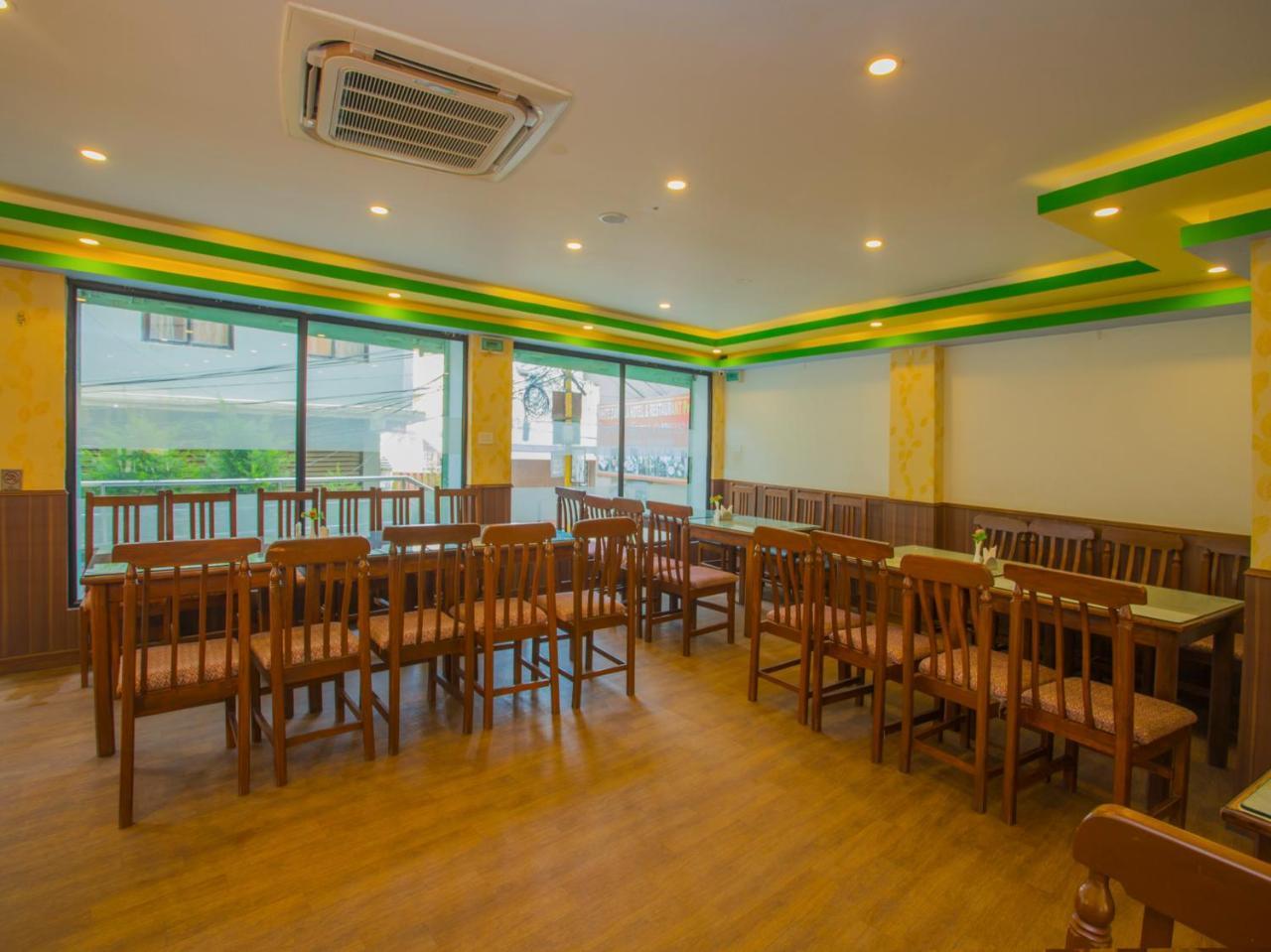 Oyo 255 White Zambala Hotel Katmandu Kültér fotó