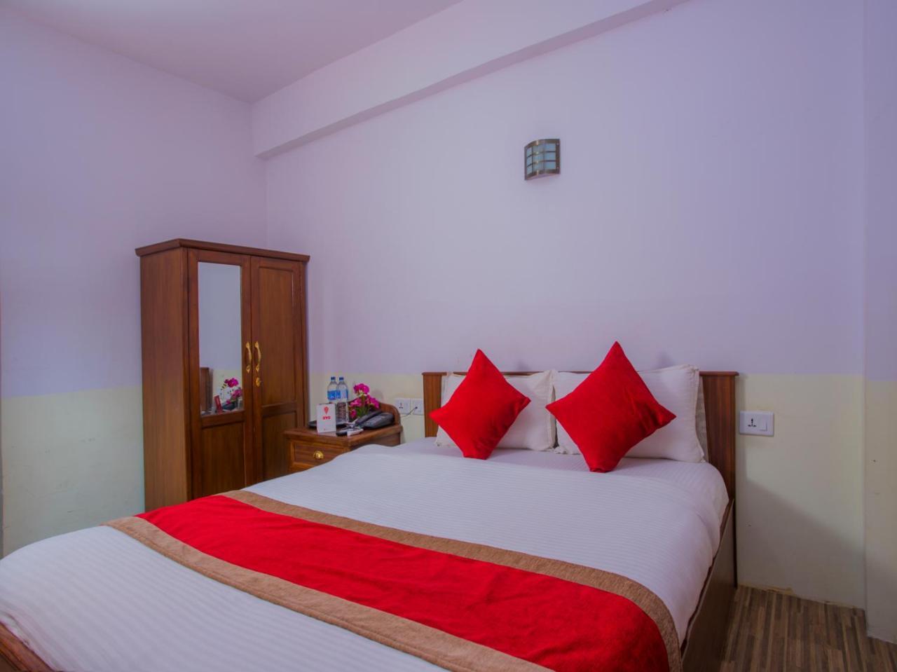Oyo 255 White Zambala Hotel Katmandu Kültér fotó